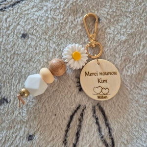 Wooden keychain with personalized medallion - Birthday gift, Mother's Day, grandmothers, fathers, grandfathers, teacher