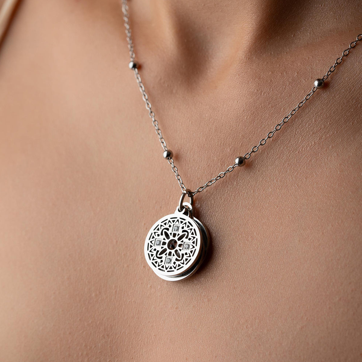 Custom Locket Necklace with Photo, Personalized Photo Pendant, Engravable Memorial Jewelry, Mothers Day Gift for Her