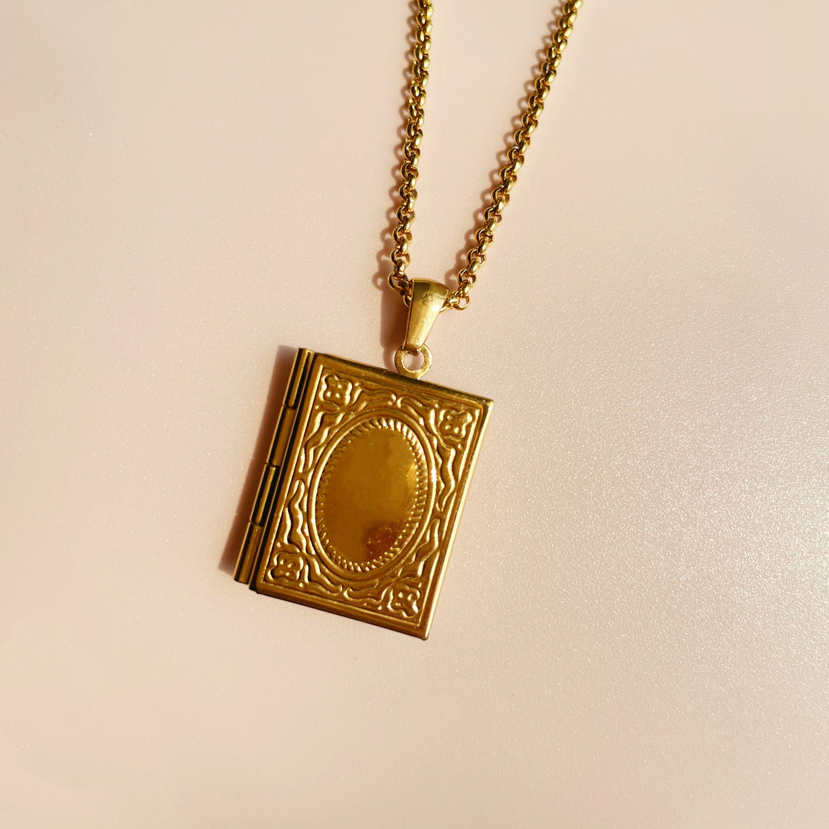 Personalized Gold Photo Locket Necklace, Gift for Her
