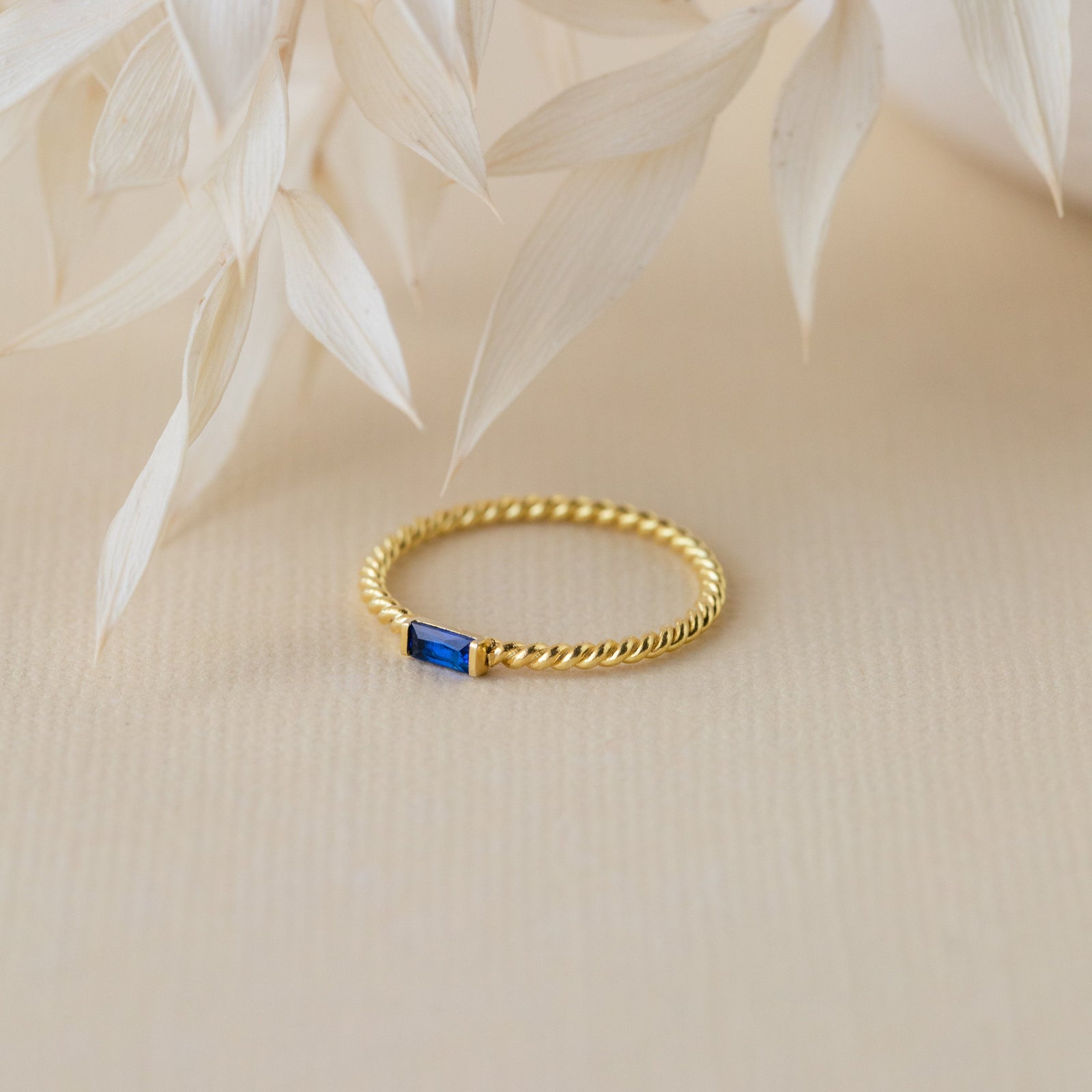 Personalized Birthstone Ring Gifts for Mom
