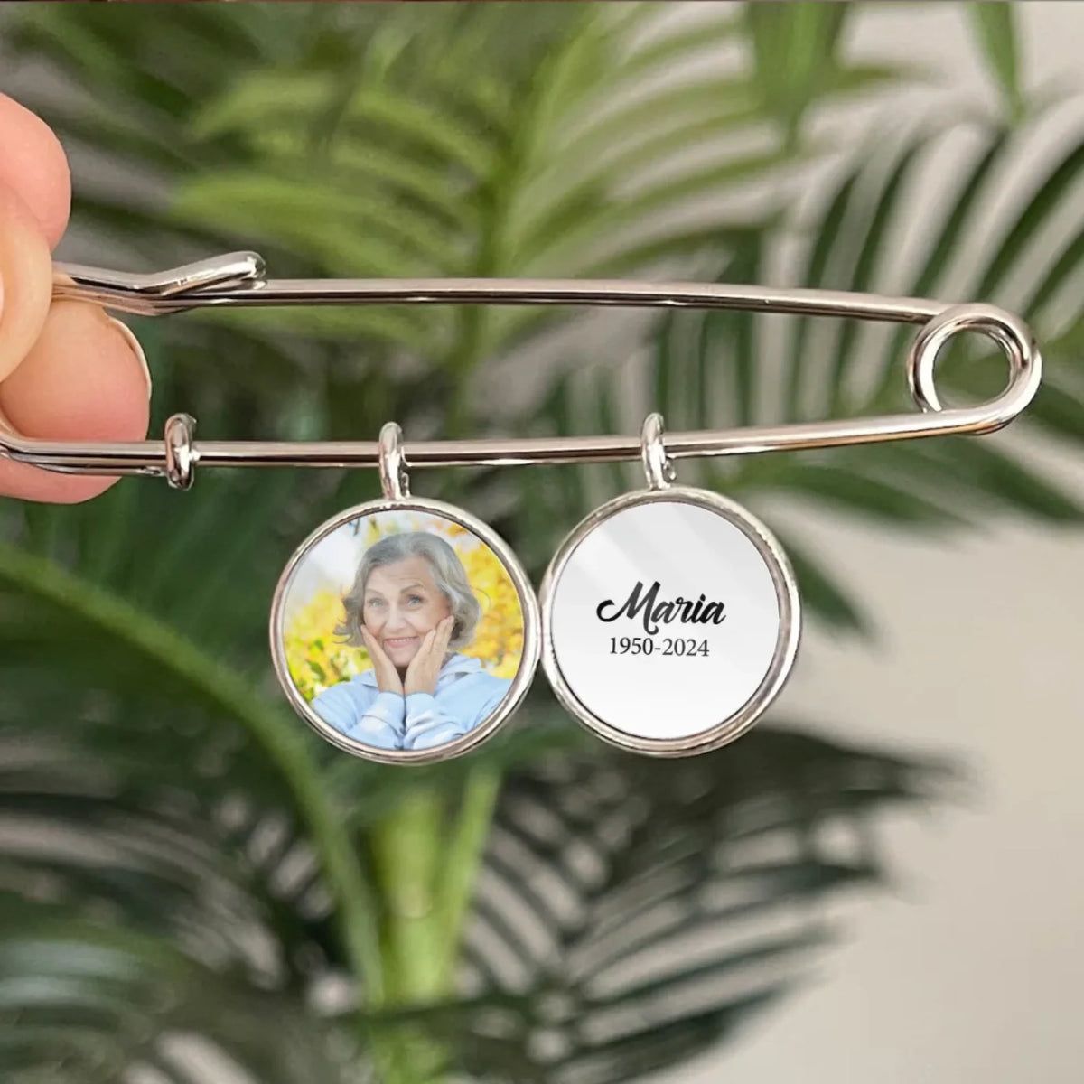 On Your Graduation Day Know That My Heart Is There And I Am Walking Beside You - Personalized Lapel Pin